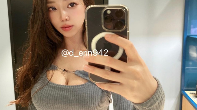 초코밀크 온리팬스 초대남들과 섹스 쇼츠 8편 모음