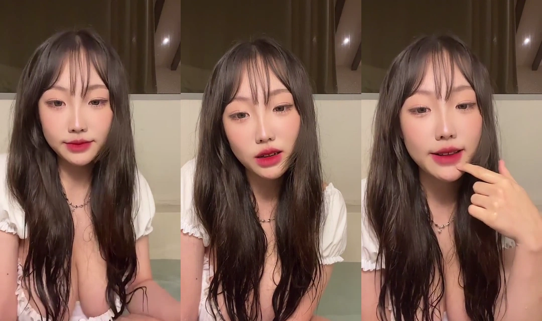 기무세딘 중력의 힘을 이기지 못한 가슴 선보이며 소통 라방