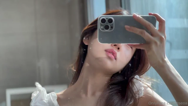 온리팬스 서아 아찔한 코스프레와 과감한 노출