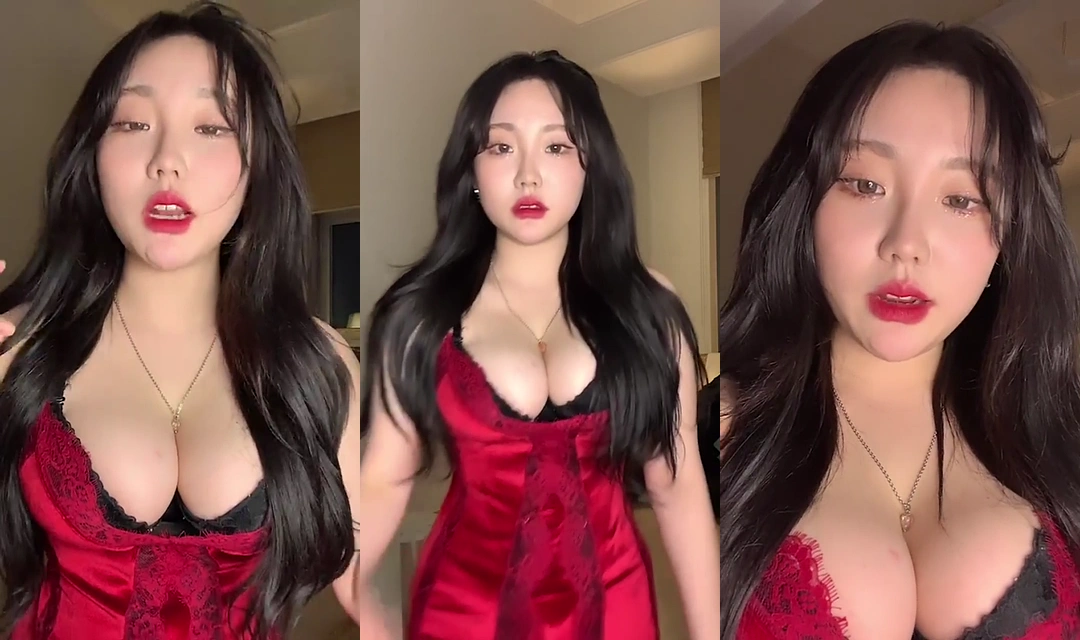 기무세딘 가슴 파인 빨간 드레스입고 라방