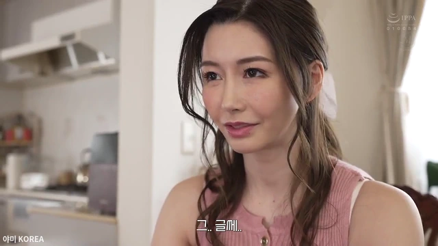 일본AV 아내의 임신중 여전히 예쁜 장모님과 몇번이나 섹스를 해버렸다 미우라 아유미 한글자막