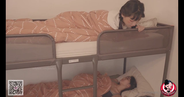 대만의 어느 한 여대기숙사에서 자위하다 친구에게 들켜버린 뒤