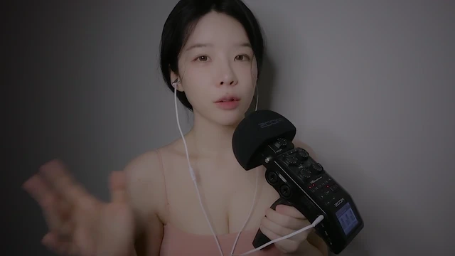 ASMR 전문 유튜버 연츄에게 펠라치오 받는 체험