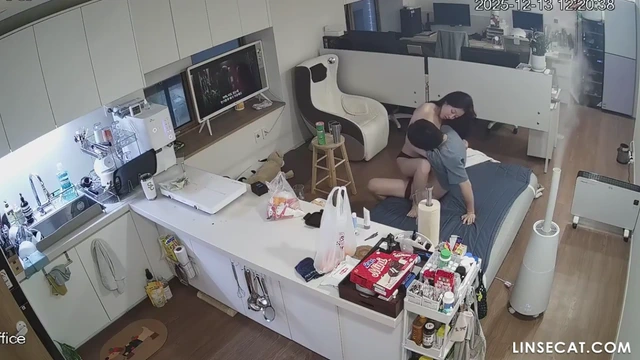 여친 없을때 포르노 보며 딸치는게 국룰
