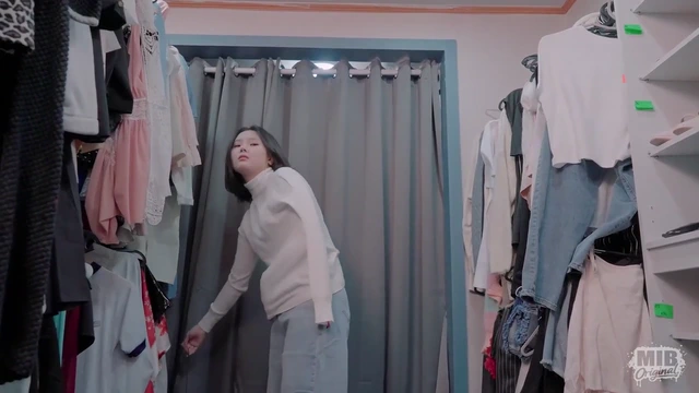 탈의실에서 우연히 봐버린 그녀의 알몸 CY-105