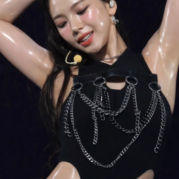 핡핡 다 젖어버린 카리나 뭘하다가 이렇게 된거야
