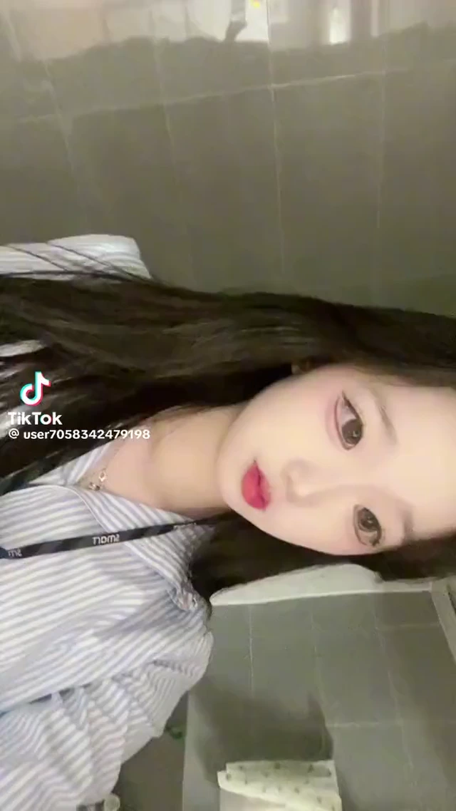 이쁘장한 틱톡커 하나 더