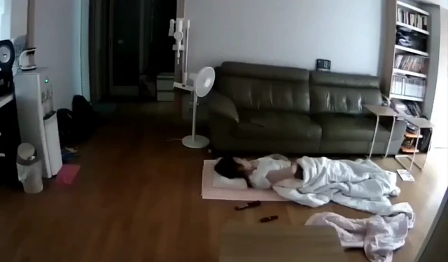 나 홀로 외로움을 달래는 옆집아줌마