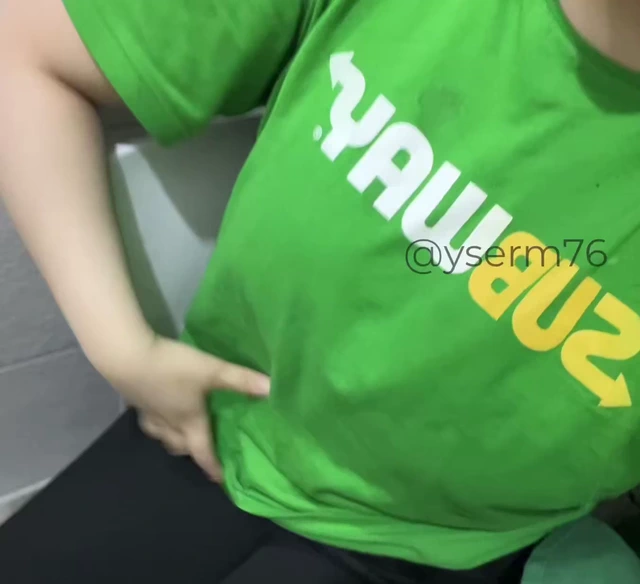 가슴까는 서브웨이녀