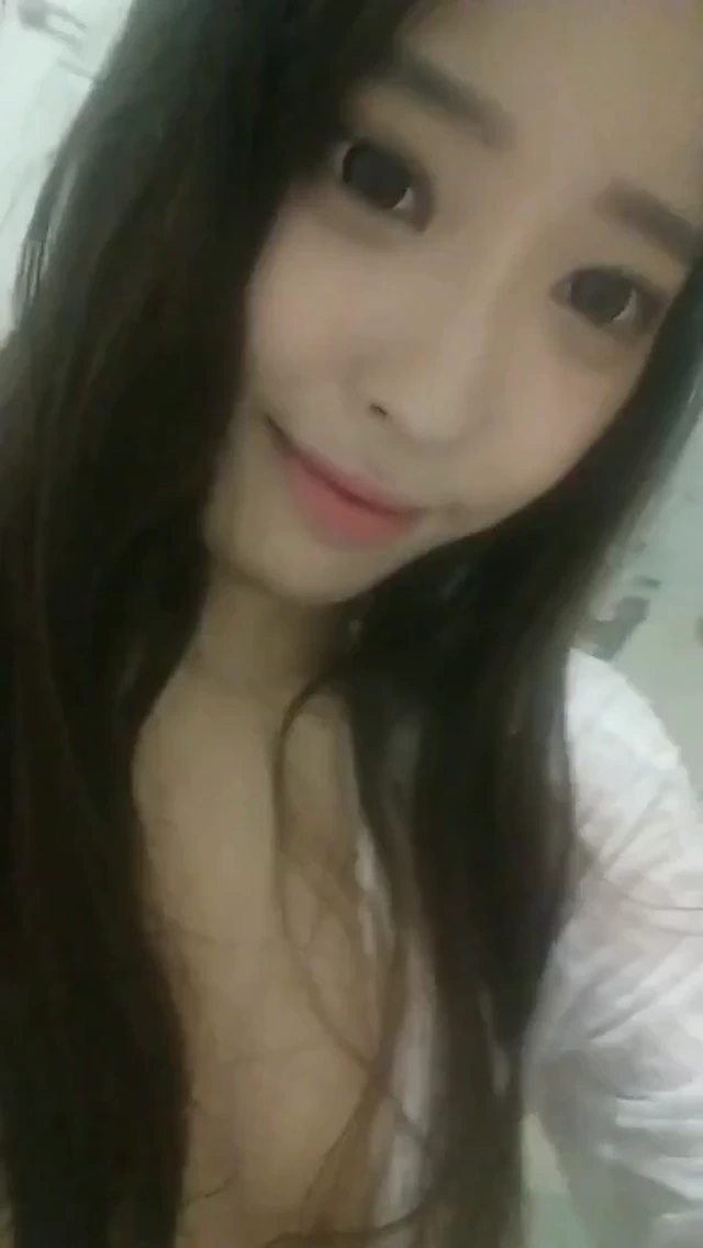 욕조에서 자위하는 미녀