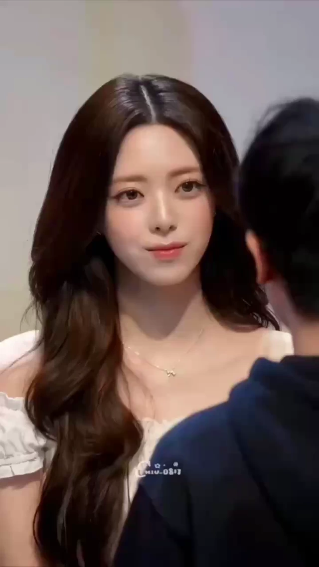 사람홀리는 있지유나